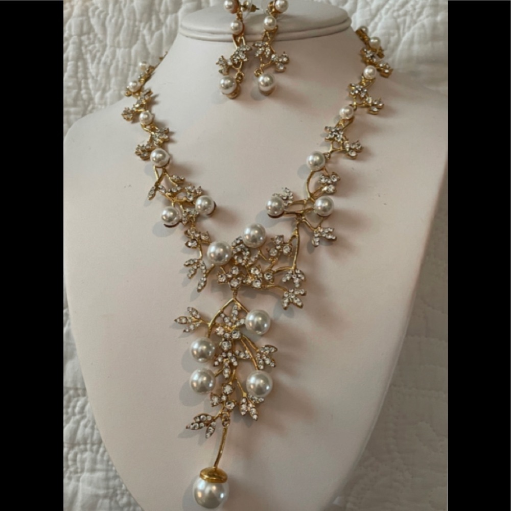 New-Crystal Goldtone Necklace & Earrings